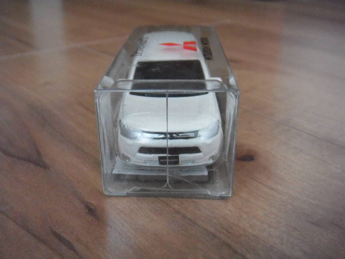 Amazon | 三菱 アウトランダー ミニカー 白 ホワイト MITSUBISHI